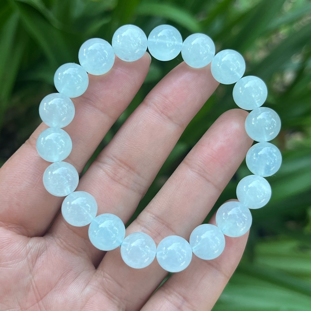 10mm stretchable dainty aquamarine bracelet